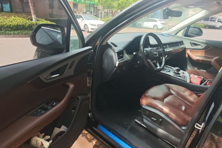 Used Audi Q7 2019 55 TFSI Technology Edition Driver Seat