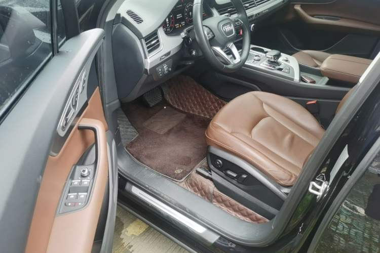 Used Audi Q7 2019 55 TFSI Technology Edition Driver Seat
