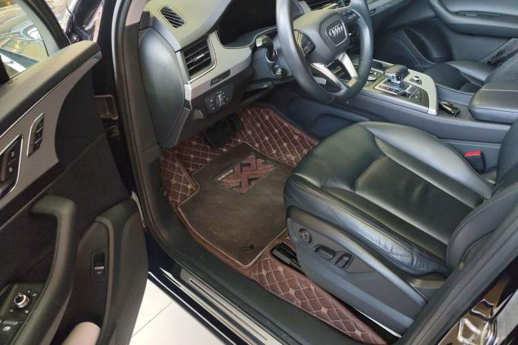 Used Audi Q7 2019 45 TFSI Comfort Model Driver Seat