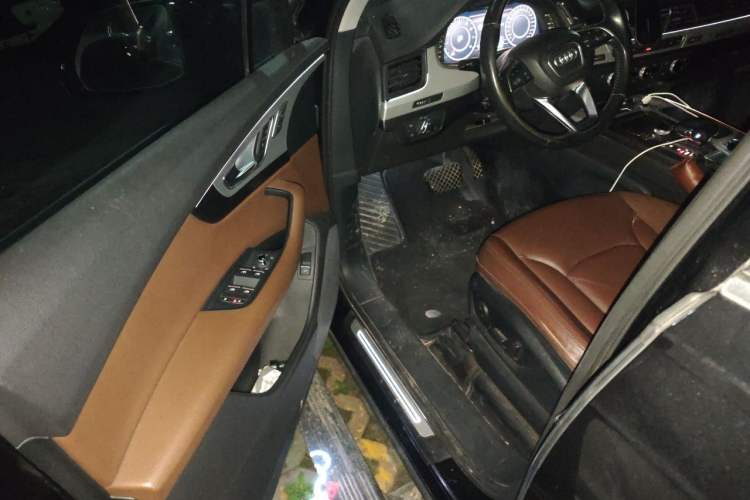 Used Audi Q7 2019 45 TFSI Comfort Model Driver Seat