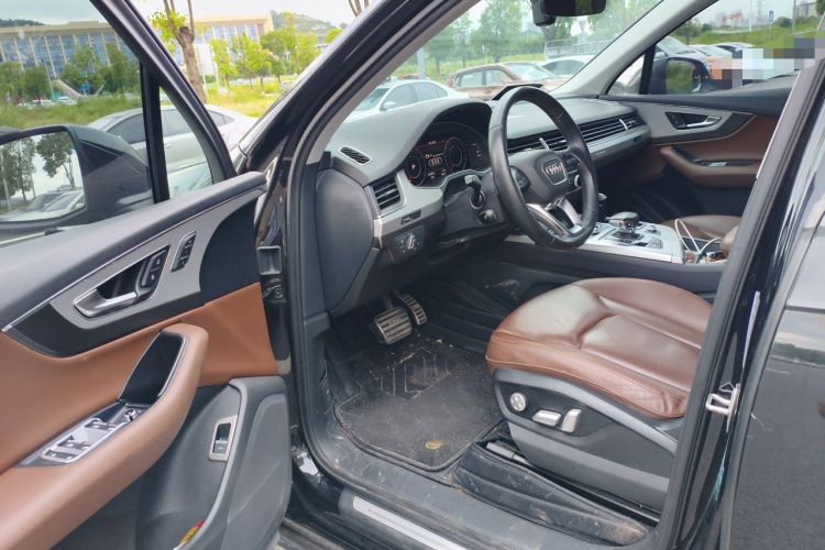 Used Audi Q7 2019 45 TFSI Comfort Model Driver Seat