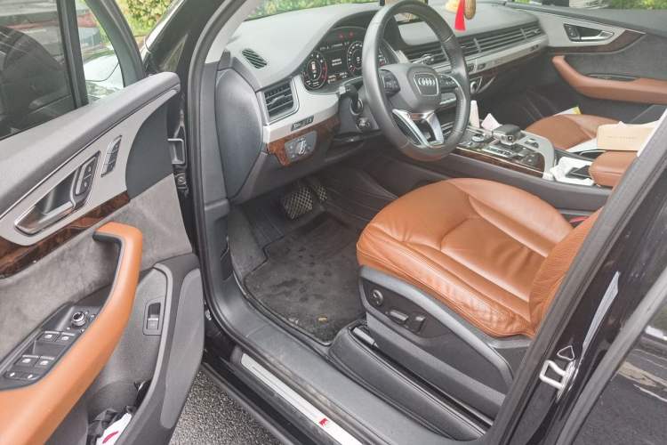 Used Audi Q7 2019 55 TFSI Technology Edition Driver Seat