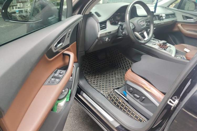 Used Audi Q7 2019 45 TFSI Comfort Model Driver Seat