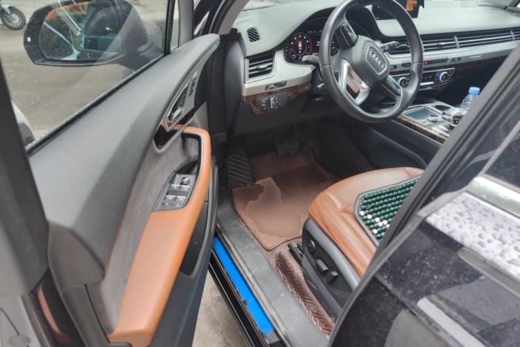 Used Audi Q7 2019 55 TFSI Technology Edition Driver Seat