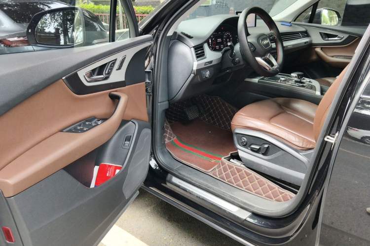 Used Audi Q7 2019 55 TFSI Technology Edition Driver Seat