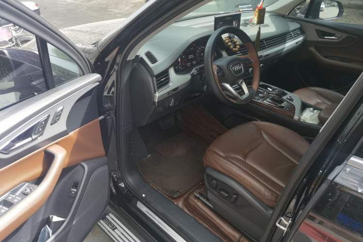 Used Audi Q7 2019 45 TFSI Comfort Model Driver Seat