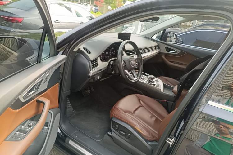 Used Audi Q7 2019 45 TFSI Comfort Model Driver Seat