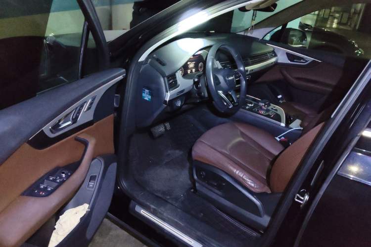 Used Audi Q7 2019 55 TFSI Technology Edition Driver Seat