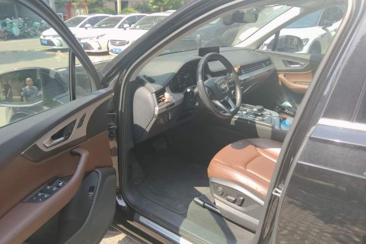 Used Audi Q7 2019 45 TFSI Comfort Model Driver Seat