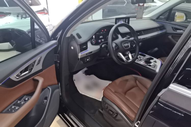 Used Audi Q7 2019 55 TFSI Technology Edition Driver Seat
