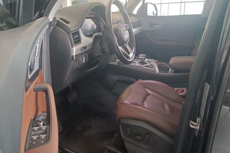 Used Audi Q7  Driver Seat