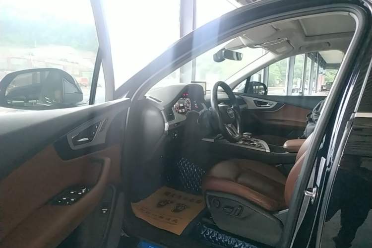 Used Audi Q7 2019 55 TFSI Technology Edition Driver Seat