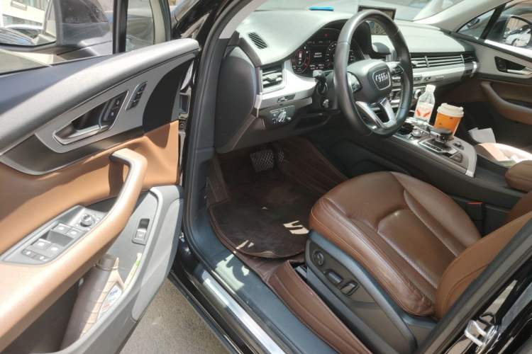 Used Audi Q7 2019 55 TFSI Technology Edition Driver Seat