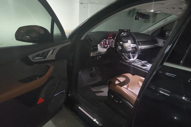 Used Audi Q7 2019 55 TFSI Prestige Edition Driver Seat