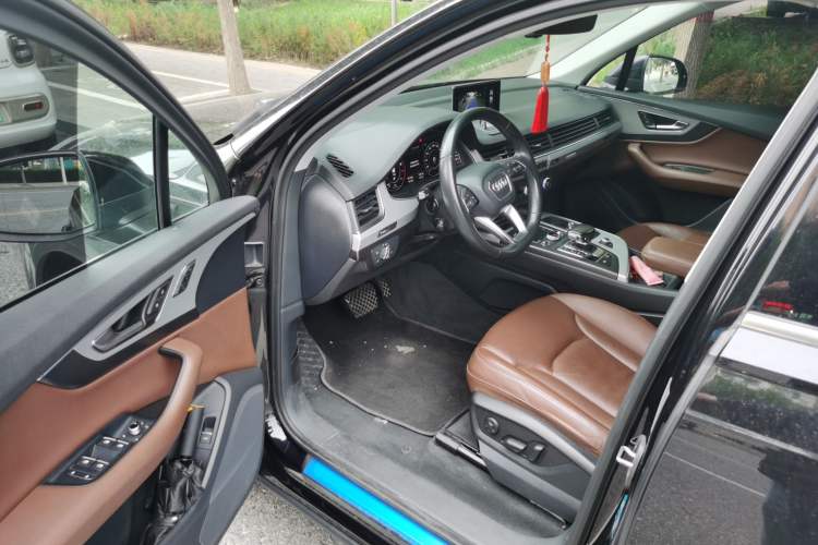 Used Audi Q7 2019 55 TFSI Technology Edition Driver Seat