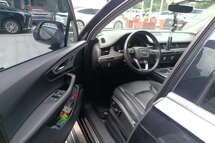 Used Audi Q7 2019 45 TFSI Comfort Model Driver Seat