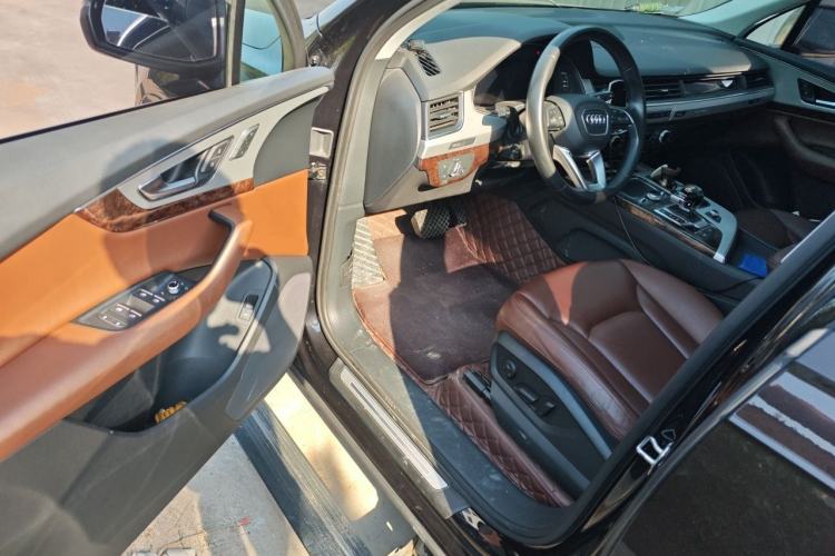 Used Audi Q7 2019 55 TFSI Technology Edition Driver Seat
