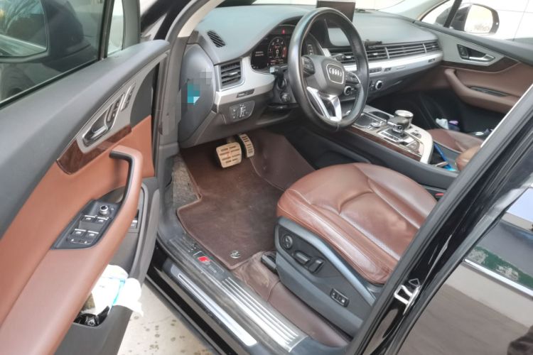 Used Audi Q7 2019 55 TFSI Technology Edition Driver Seat