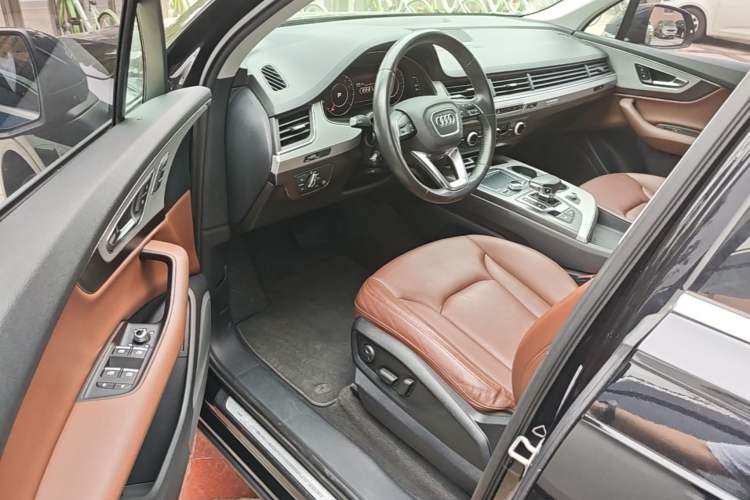 Used Audi Q7 2019 45 TFSI Comfort Model Driver Seat