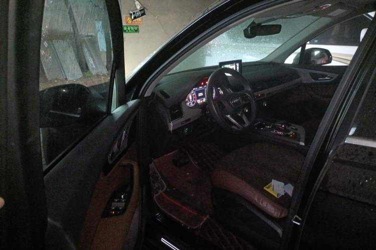Used Audi Q7 2019 55 TFSI Technology Edition Driver Seat