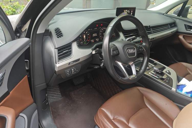 Used Audi Q7 2019 55 TFSI Technology Edition Driver Seat