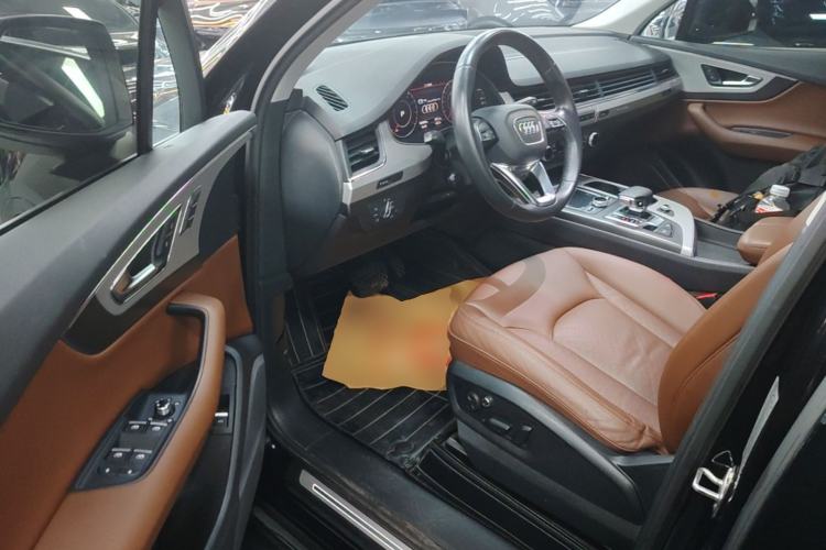 Used Audi Q7 2019 55 TFSI Technology Edition Driver Seat