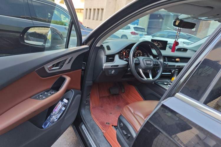 Used Audi Q7 2019 45 TFSI Comfort Model Driver Seat