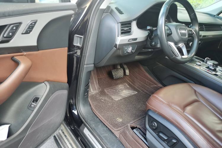 Used Audi Q7 2019 45 TFSI Comfort Model Driver Seat