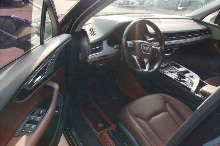 Used Audi Q7 2019 55 TFSI Technology Edition Driver Seat
