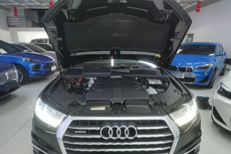 Used Audi Q7 2019 55 TFSI Technology Edition Engine Bay