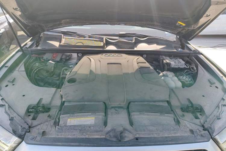 Used Audi Q7 2019 45 TFSI Comfort Model Engine Bay