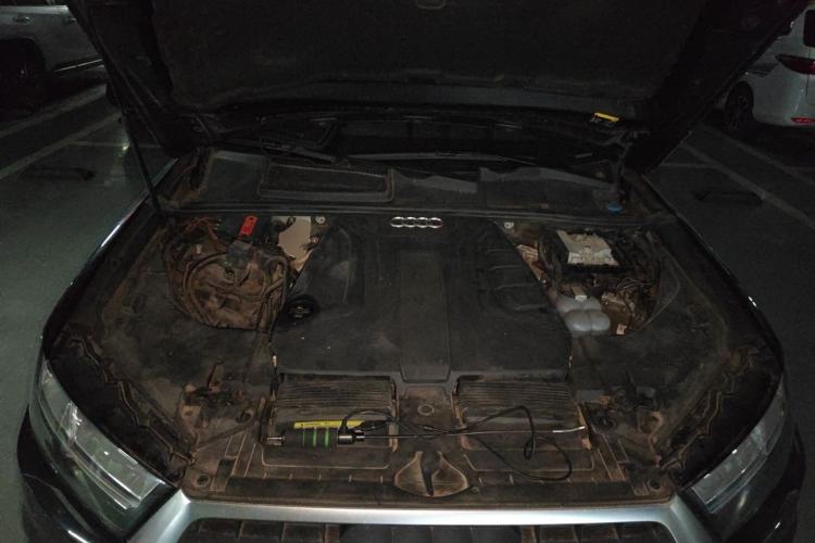 Used Audi Q7 2019 45 TFSI Comfort Model Engine Bay