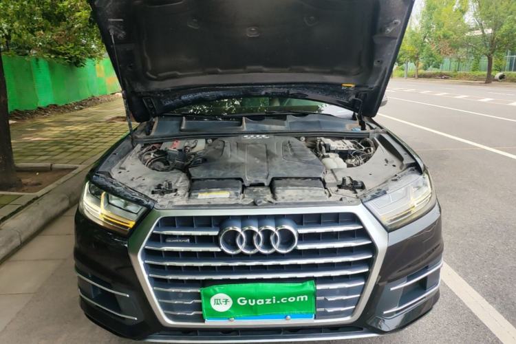Used Audi Q7 2019 45 TFSI Comfort Model Engine Bay