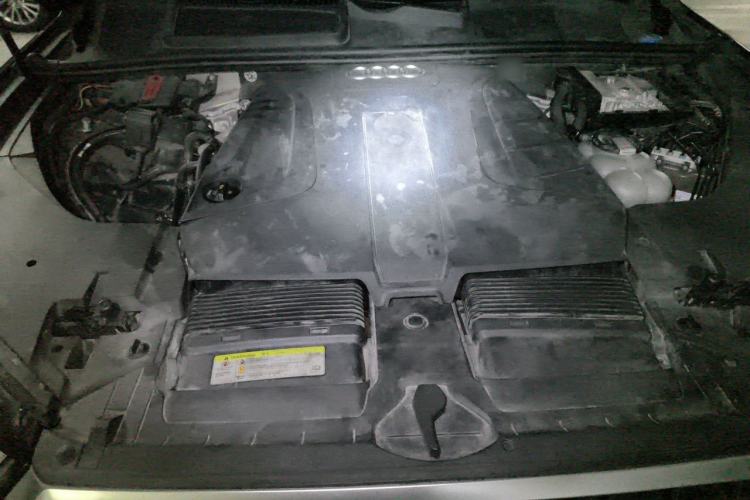 Used Audi Q7 2019 45 TFSI Comfort Model Engine Bay