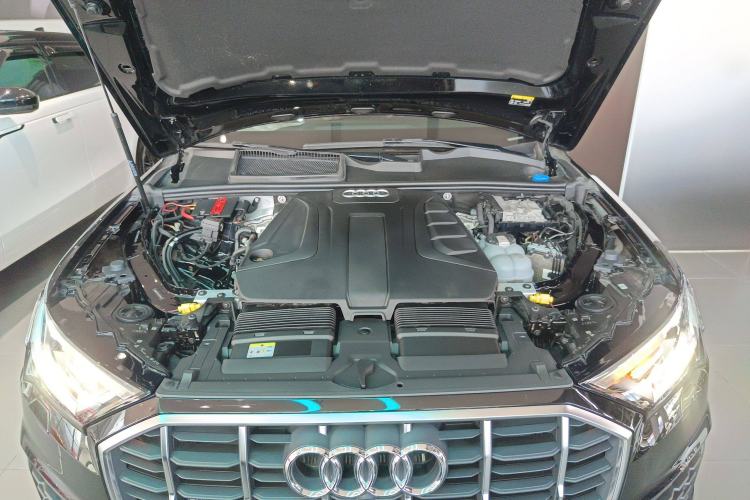 Used Audi Q7 2019 45 TFSI Comfort Model Engine Bay