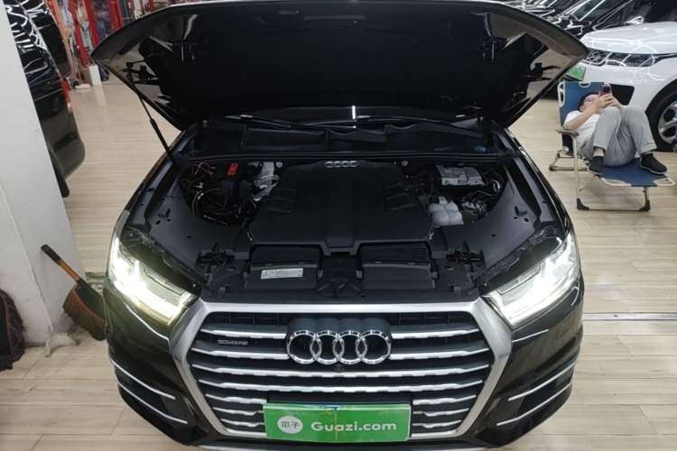 Used Audi Q7 2019 55 TFSI Technology Edition Engine Bay