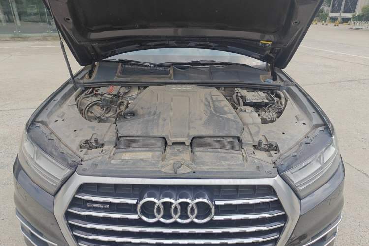 Used Audi Q7 2019 45 TFSI Comfort Model Engine Bay