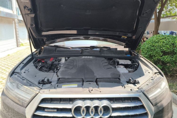 Used Audi Q7 2019 55 TFSI Technology Edition Engine Bay