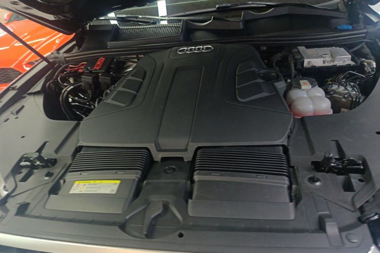 Used Audi Q7 2019 55 TFSI Technology Edition Engine Bay