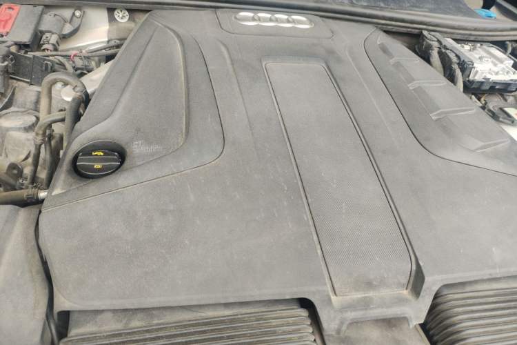 Used Audi Q7 2019 45 TFSI Comfort Model Engine Bay