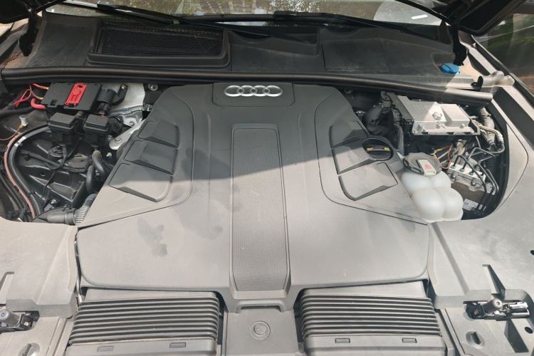 Used Audi Q7 2019 55 TFSI Technology Edition Engine Bay