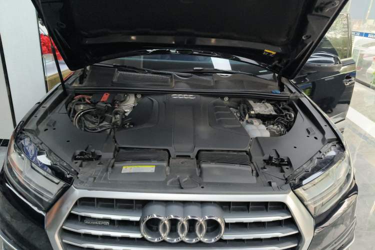 Used Audi Q7 2019 45 TFSI Comfort Model Engine Bay