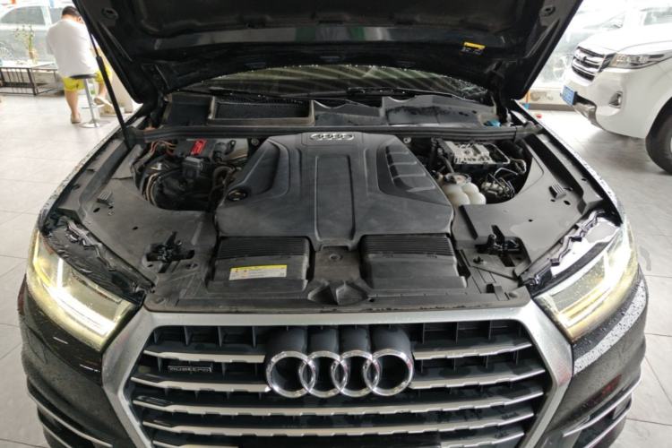 Used Audi Q7 2019 45 TFSI Comfort Model Engine Bay