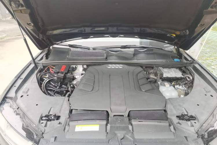 Used Audi Q7 2019 55 TFSI Technology Edition Engine Bay