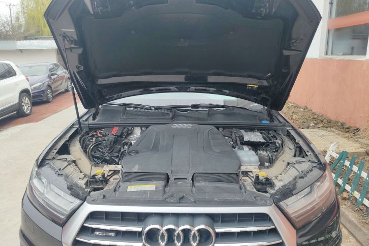 Used Audi Q7 2019 45 TFSI Comfort Model Engine Bay