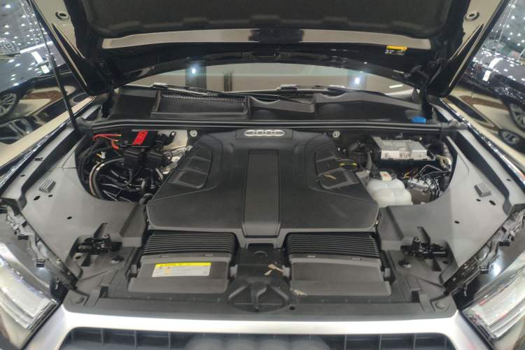 Used Audi Q7 2019 55 TFSI Technology Edition Engine Bay