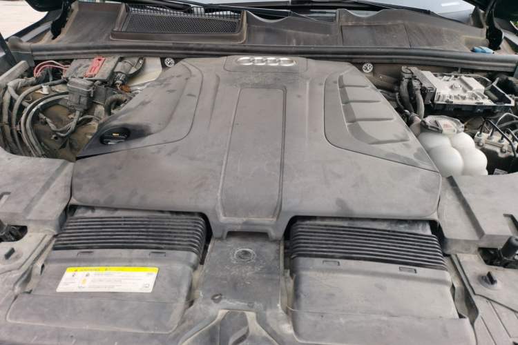 Used Audi Q7 2019 45 TFSI Comfort Model Engine Bay