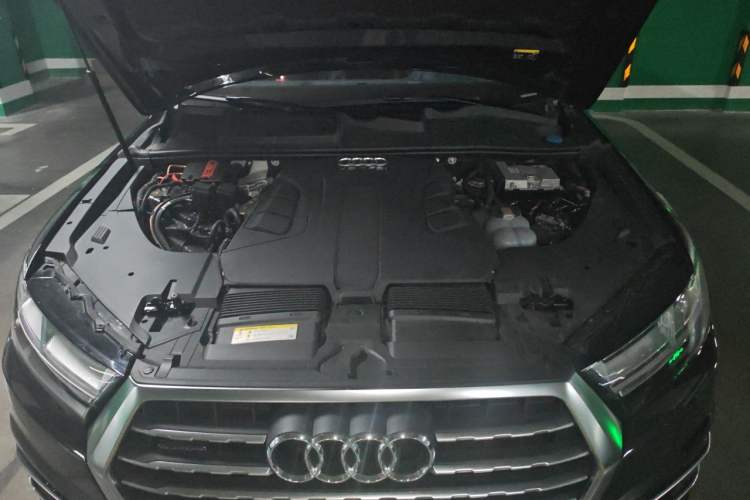 Used Audi Q7 2019 55 TFSI Technology Edition Engine Bay