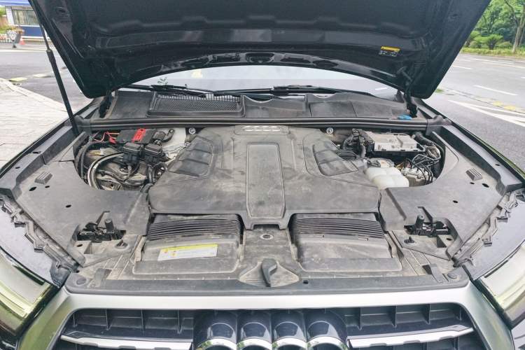Used Audi Q7 2019 55 TFSI Technology Edition Engine Bay