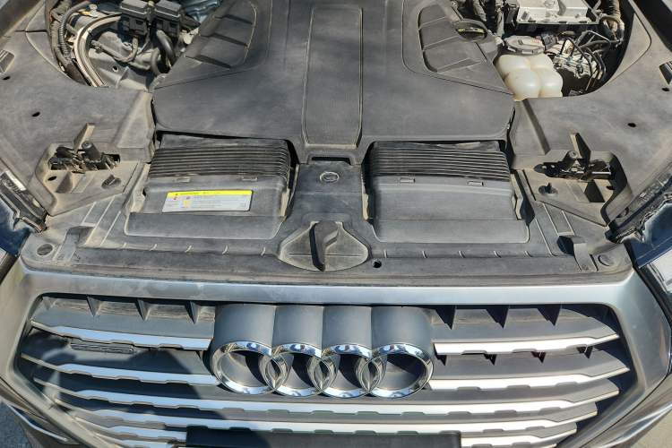 Used Audi Q7 2019 55 TFSI Technology Edition Engine Bay